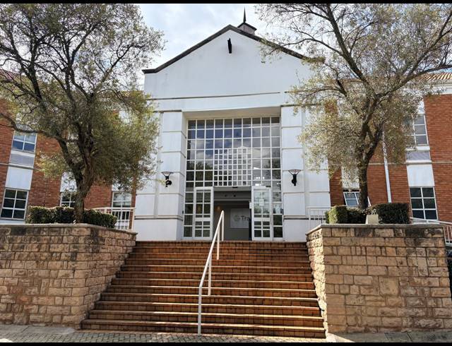 270M² OFFICE TO LET IN FOURWAYS